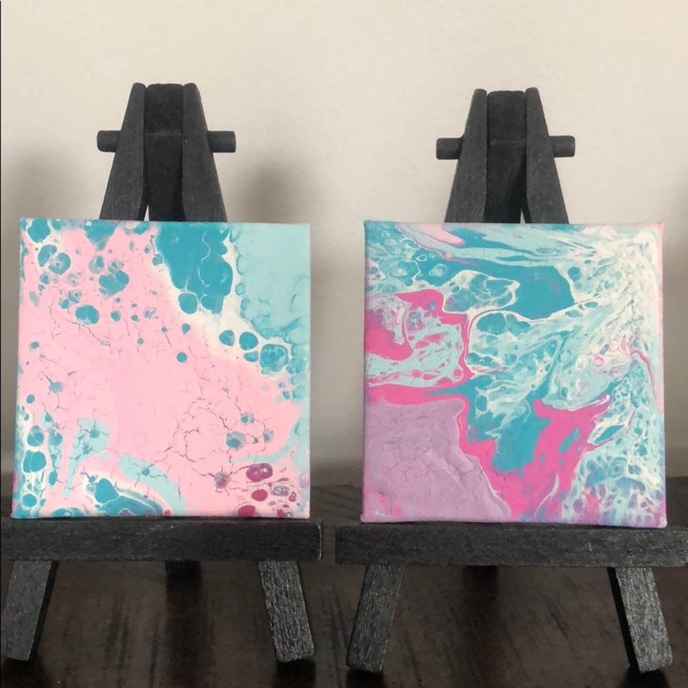 Set of 4 mini pour paintings with stands wall art